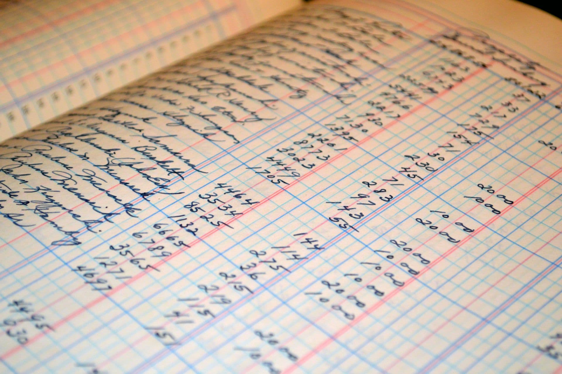 A handwritten cash book with rows of figures